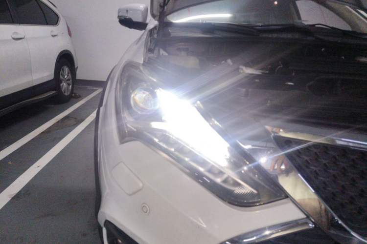 Used BYD Tang New Energy 2015 2.0T Four-Wheel-Drive Flagship Model Right Front Headlight