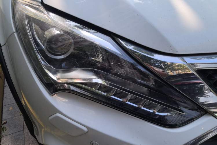 Used BYD Tang New Energy 2015 2.0T Four-Wheel-Drive Flagship Model Right Front Headlight