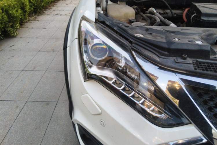 Used BYD Tang New Energy 2015 2.0T Four-Wheel-Drive Flagship Model Right Front Headlight