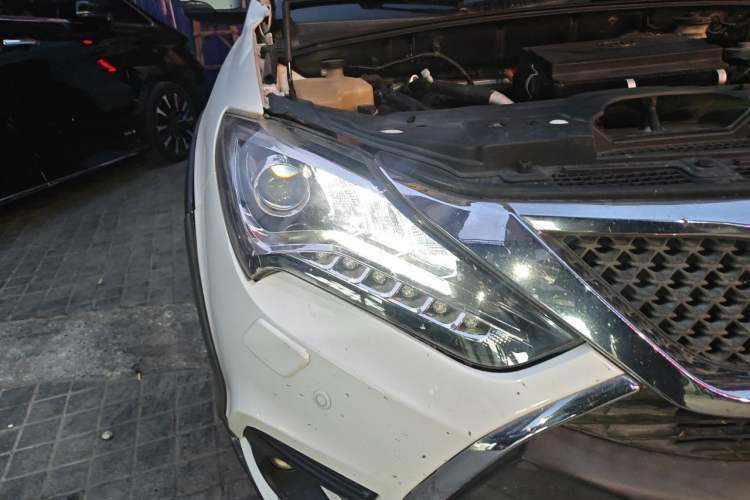 Used BYD Tang New Energy 2015 2.0T Four-Wheel-Drive Flagship Model Right Front Headlight