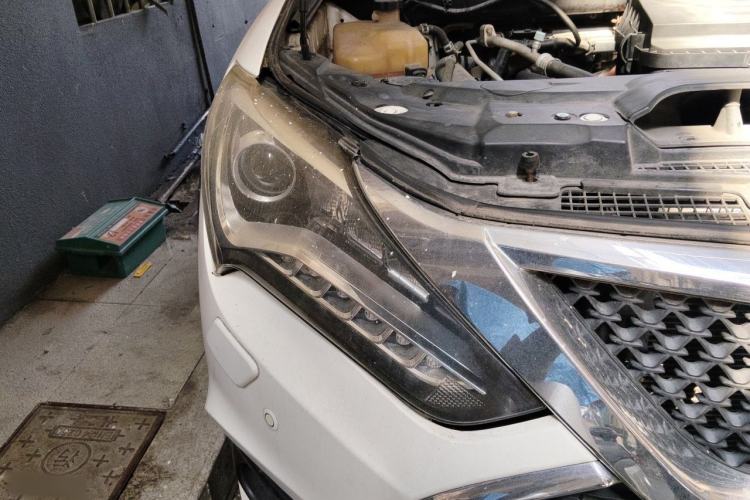 Used BYD Tang New Energy 2015 2.0T Four-Wheel-Drive Flagship Model Right Front Headlight