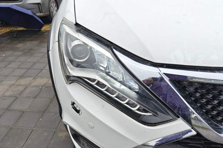 Used BYD Tang New Energy 2015 2.0T Four-Wheel-Drive Flagship Model Right Front Headlight