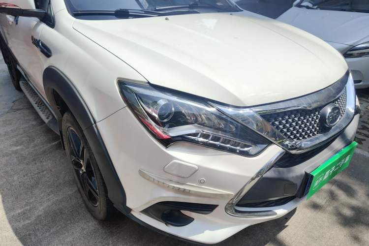 Used BYD Tang New Energy 2015 2.0T Four-Wheel-Drive Flagship Model Right Front Headlight