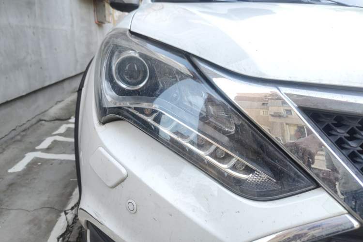 Used BYD Tang New Energy 2015 2.0T Four-Wheel-Drive Flagship Model Right Front Headlight