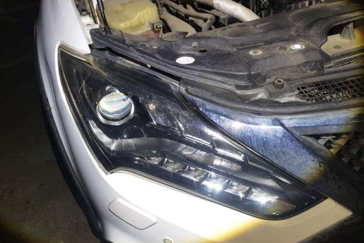 Used BYD Tang New Energy 2015 2.0T Four-Wheel-Drive Flagship Model Right Front Headlight