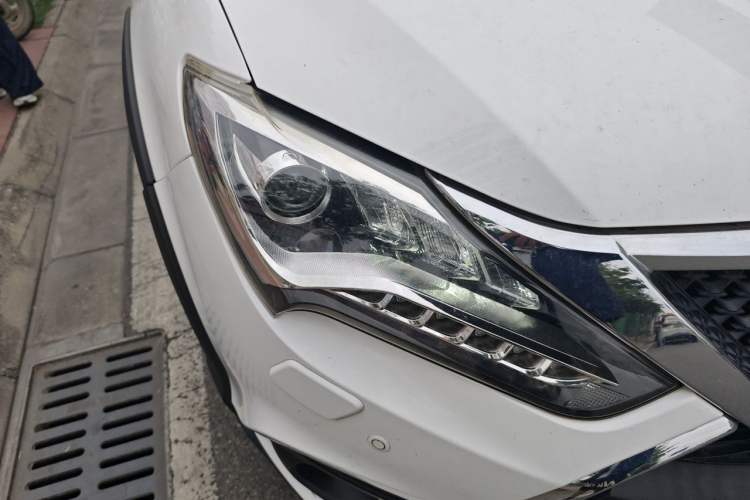 Used BYD Tang New Energy 2015 2.0T Four-Wheel-Drive Flagship Model Right Front Headlight
