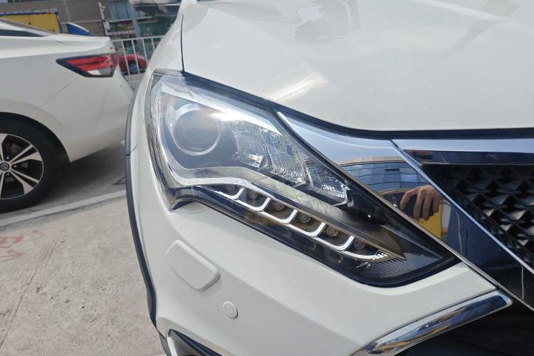 Used BYD Tang New Energy 2015 2.0T Four-Wheel-Drive Flagship Model Right Front Headlight