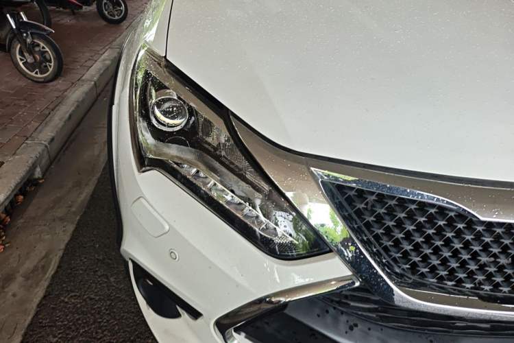 Used BYD Tang New Energy 2015 2.0T Four-Wheel-Drive Flagship Model Right Front Headlight