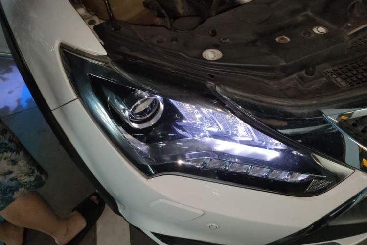 Used BYD Tang New Energy 2015 2.0T Four-Wheel-Drive Flagship Model Right Front Headlight