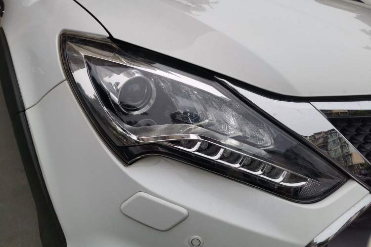 Used BYD Tang New Energy 2015 2.0T Four-Wheel-Drive Flagship Model Right Front Headlight