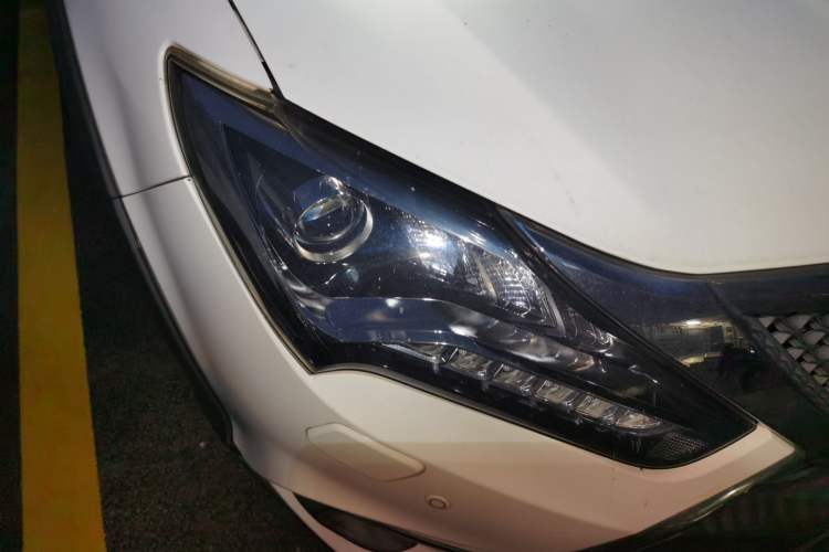 Used BYD Tang New Energy 2015 2.0T Four-Wheel-Drive Flagship Model Right Front Headlight