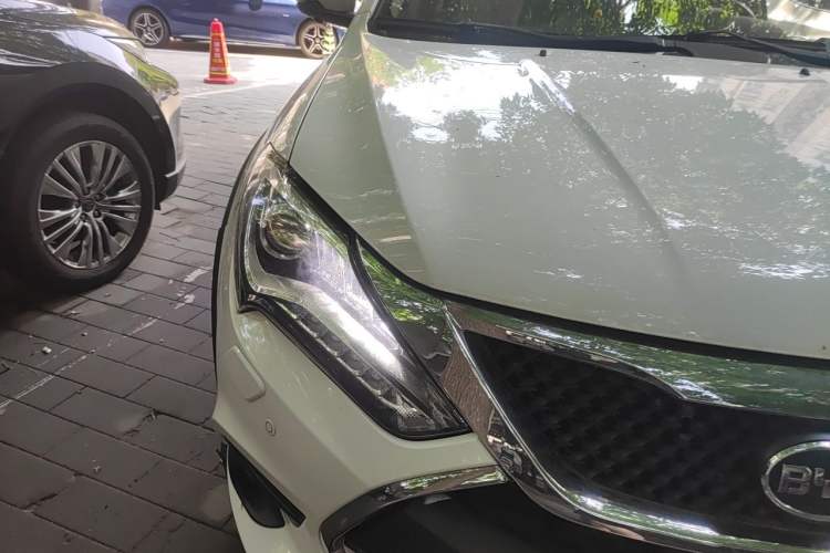 Used BYD Tang New Energy 2015 2.0T Four-Wheel-Drive Flagship Model Right Front Headlight