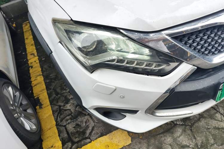 Used BYD Tang New Energy 2015 2.0T Four-Wheel-Drive Flagship Model Right Front Headlight