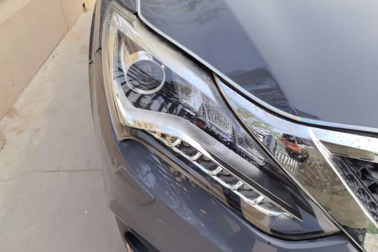 Used BYD Tang New Energy 2015 2.0T Four-Wheel-Drive Flagship Model Right Front Headlight