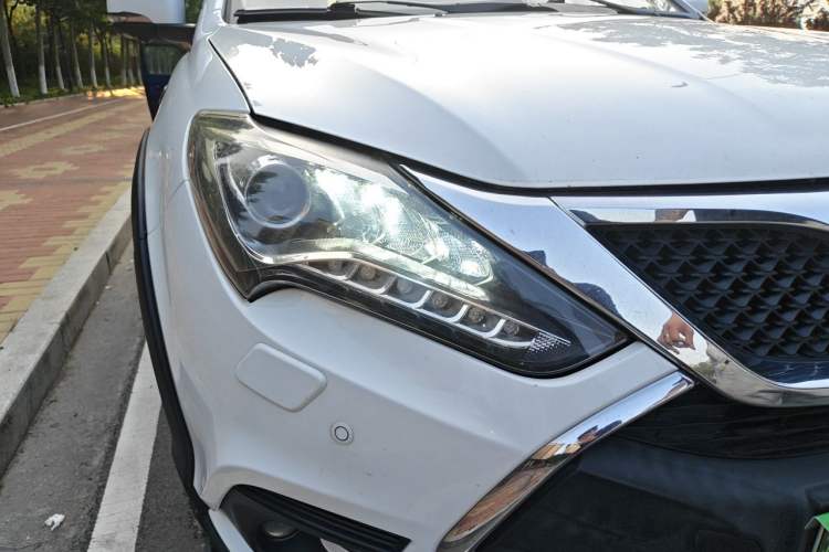 Used BYD Tang New Energy 2015 2.0T Four-Wheel-Drive Flagship Model Right Front Headlight
