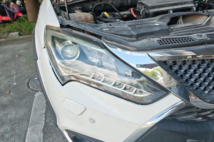 Used BYD Tang New Energy 2015 2.0T Four-Wheel-Drive Flagship Model Right Front Headlight