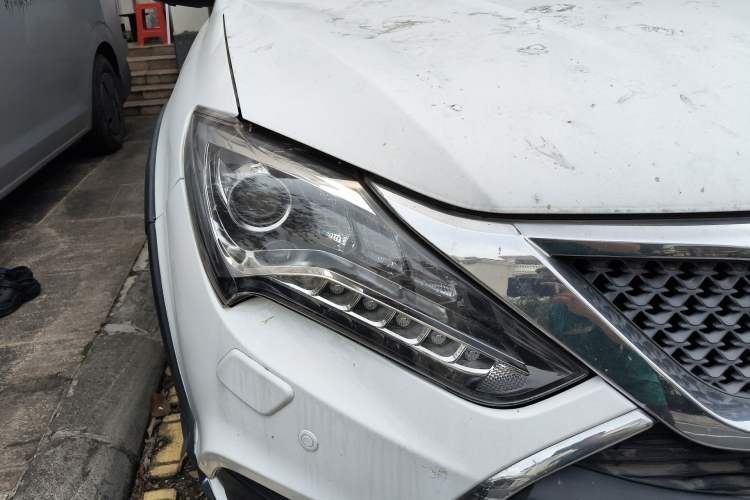 Used BYD Tang New Energy 2015 2.0T Four-Wheel-Drive Flagship Model Right Front Headlight