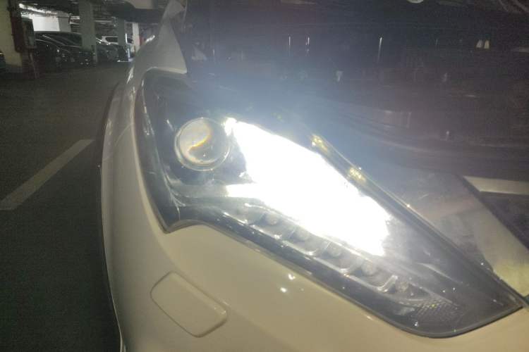 Used BYD Tang New Energy 2015 2.0T Four-Wheel-Drive Flagship Model Right Front Headlight