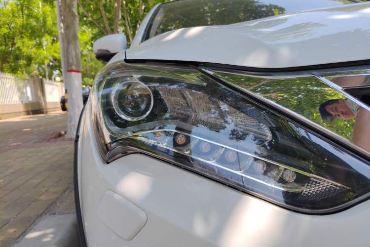 Used BYD Tang New Energy 2015 2.0T Four-Wheel-Drive Flagship Model Right Front Headlight