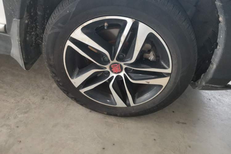 Used BYD Tang New Energy 2015 2.0T Four-Wheel-Drive Flagship Model Right Front Wheel Hub