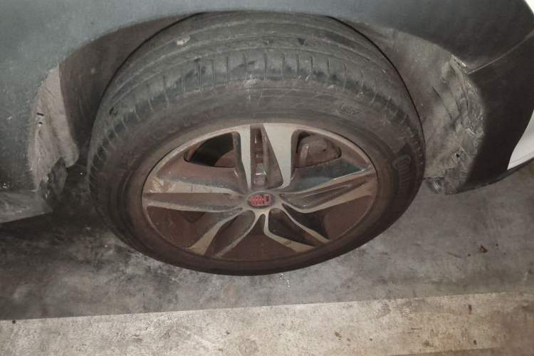 Used BYD Tang New Energy 2015 2.0T Four-Wheel-Drive Flagship Model Right Front Wheel Hub