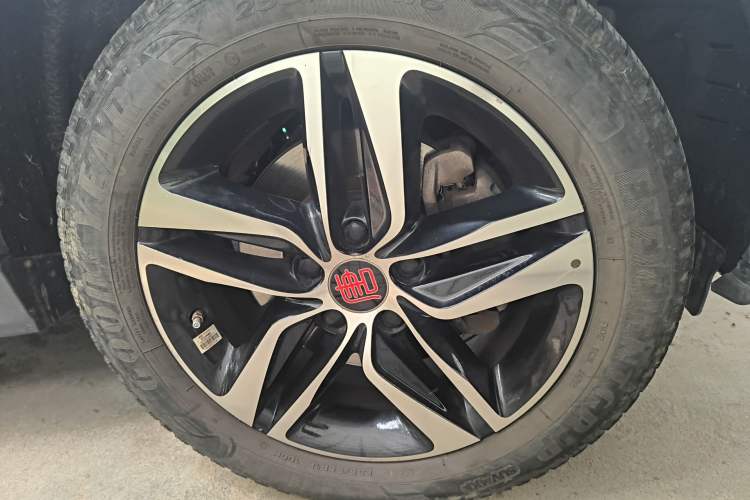Used BYD Tang New Energy 2015 2.0T Four-Wheel-Drive Flagship Model Right Front Wheel Hub