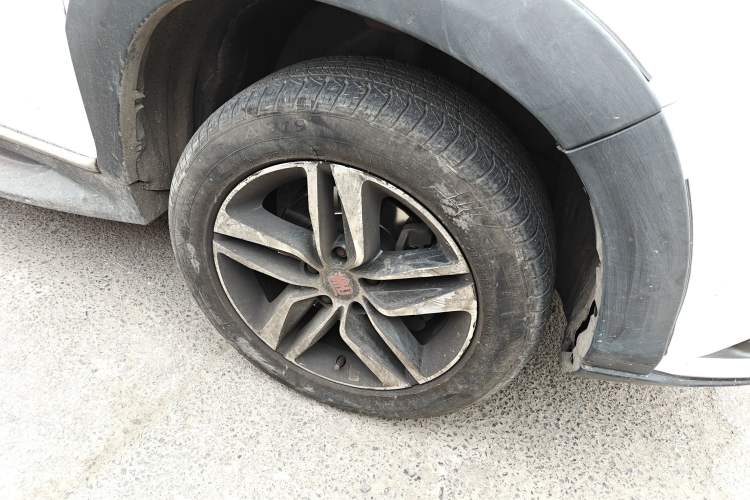 Used BYD Tang New Energy 2015 2.0T Four-Wheel-Drive Flagship Model Right Front Wheel Hub