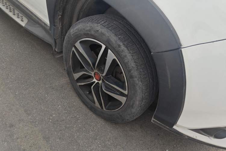 Used BYD Tang New Energy 2015 2.0T Four-Wheel-Drive Flagship Model Right Front Wheel Hub