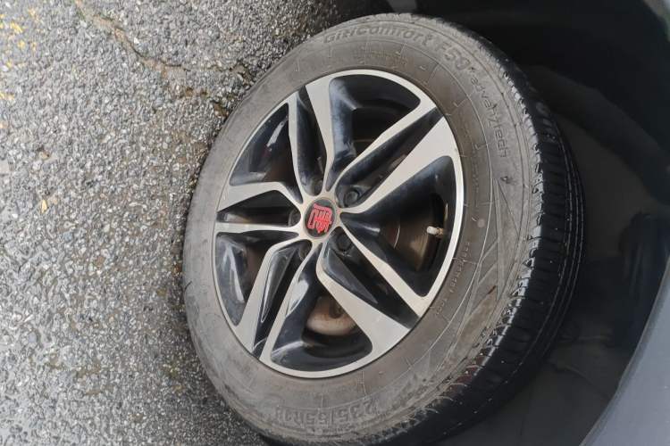 Used BYD Tang New Energy 2015 2.0T Four-Wheel-Drive Flagship Model Right Front Wheel Hub
