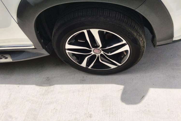 Used BYD Tang New Energy 2015 2.0T Four-Wheel-Drive Flagship Model Right Front Wheel Hub