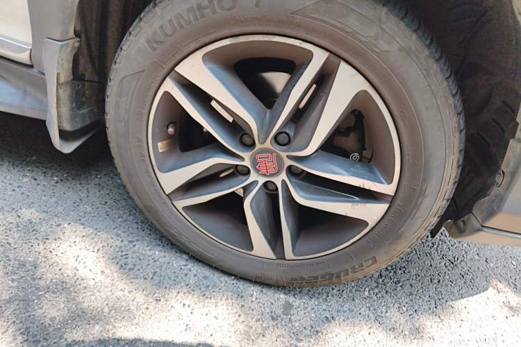 Used BYD Tang New Energy 2015 2.0T Four-Wheel-Drive Flagship Model Right Front Wheel Hub