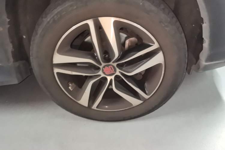 Used BYD Tang New Energy 2015 2.0T Four-Wheel-Drive Flagship Model Right Front Wheel Hub