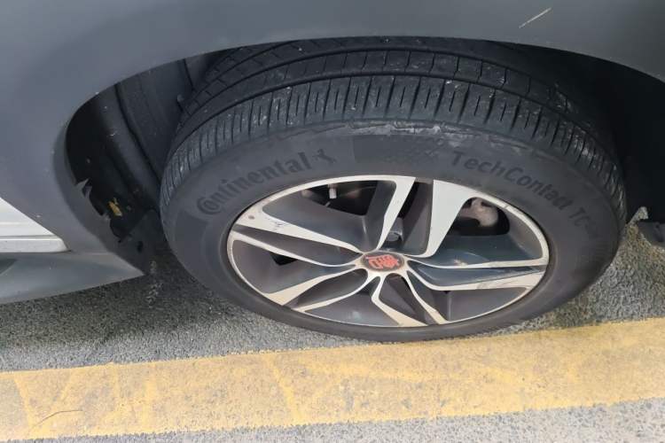 Used BYD Tang New Energy 2015 2.0T Four-Wheel-Drive Flagship Model Right Front Wheel Hub