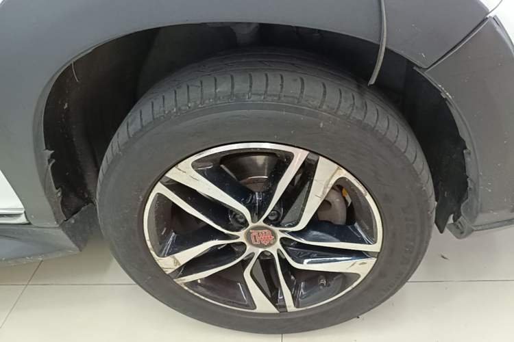 Used BYD Tang New Energy 2015 2.0T Four-Wheel-Drive Flagship Model Right Front Wheel Hub