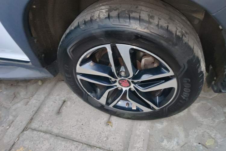 Used BYD Tang New Energy 2015 2.0T Four-Wheel-Drive Flagship Model Right Front Wheel Hub