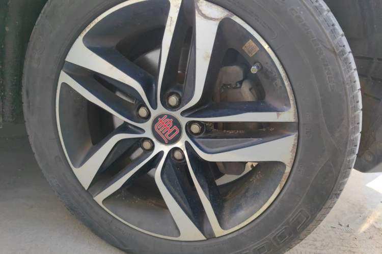Used BYD Tang New Energy 2015 2.0T Four-Wheel-Drive Flagship Model Right Front Wheel Hub