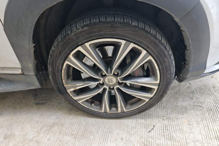 Used BYD Tang New Energy 2015 2.0T Four-Wheel-Drive Flagship Model Right Front Wheel Hub