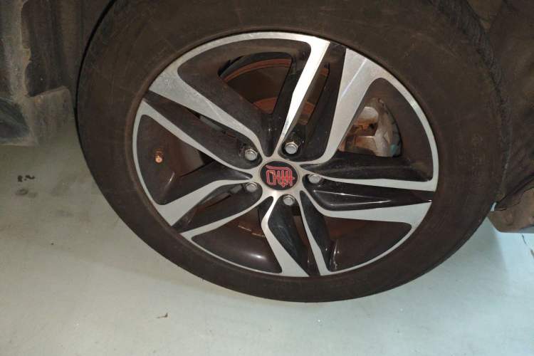 Used BYD Tang New Energy 2015 2.0T Four-Wheel-Drive Flagship Model Right Front Wheel Hub