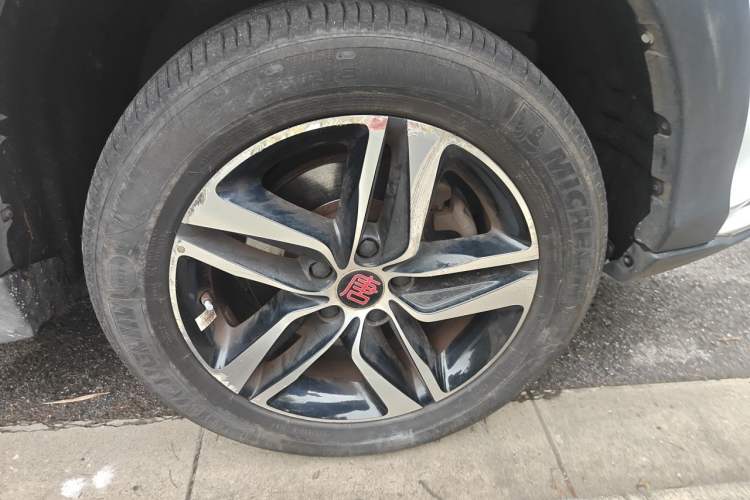 Used BYD Tang New Energy 2015 2.0T Four-Wheel-Drive Flagship Model Right Front Wheel Hub