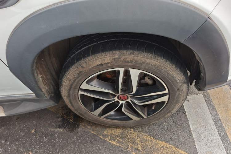 Used BYD Tang New Energy 2015 2.0T Four-Wheel-Drive Flagship Model Right Front Wheel Hub