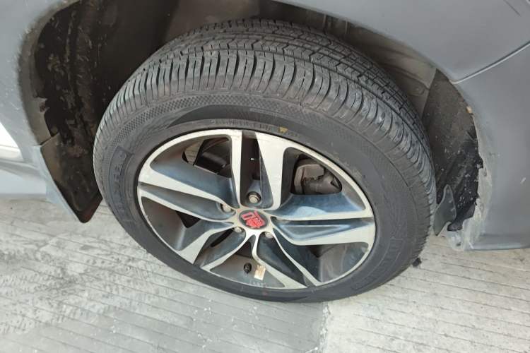 Used BYD Tang New Energy 2015 2.0T Four-Wheel-Drive Flagship Model Right Front Wheel Hub