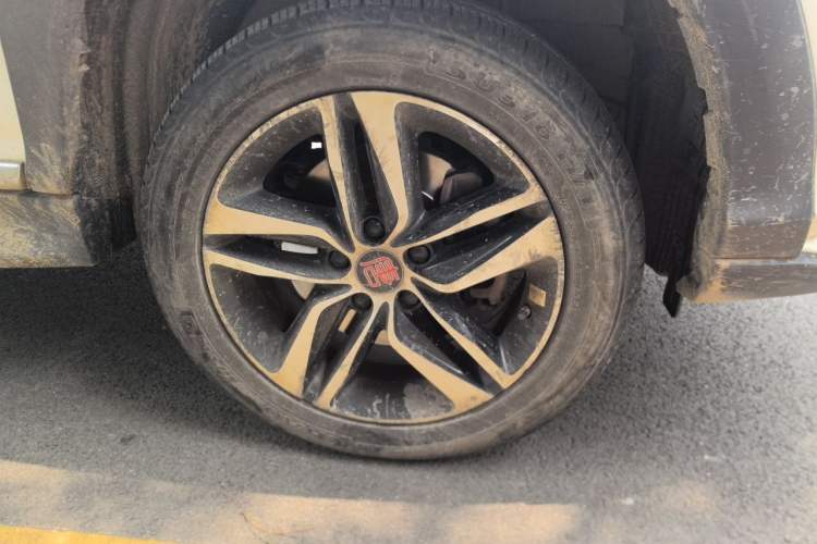 Used BYD Tang New Energy 2015 2.0T Four-Wheel-Drive Flagship Model Right Front Wheel Hub