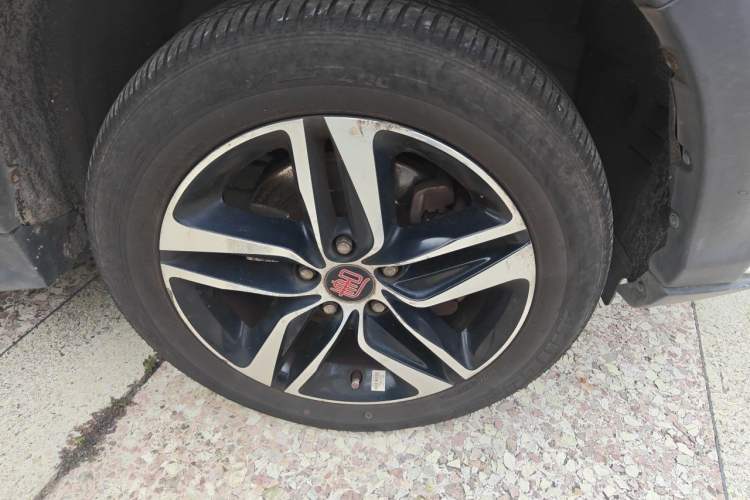 Used BYD Tang New Energy 2015 2.0T Four-Wheel-Drive Flagship Model Right Front Wheel Hub