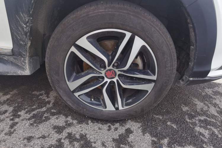Used BYD Tang New Energy 2015 2.0T Four-Wheel-Drive Flagship Model Right Front Wheel Hub
