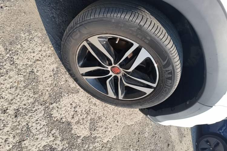 Used BYD Tang New Energy 2015 2.0T Four-Wheel-Drive Flagship Model Right Front Wheel Hub