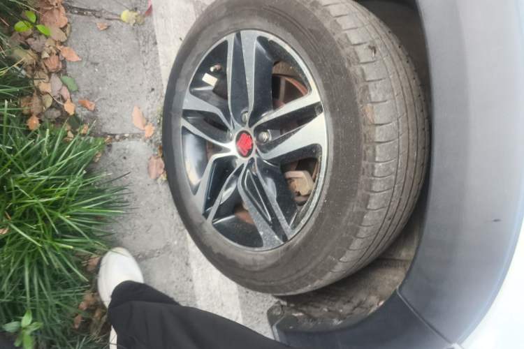 Used BYD Tang New Energy 2015 2.0T Four-Wheel-Drive Flagship Model Right Front Wheel Hub