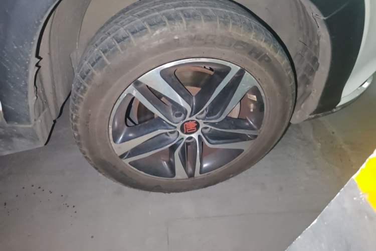 Used BYD Tang New Energy 2015 2.0T Four-Wheel-Drive Flagship Model Right Front Wheel Hub
