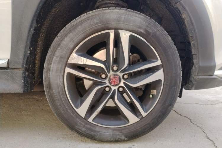 Used BYD Tang New Energy 2015 2.0T Four-Wheel-Drive Flagship Model Right Front Wheel Hub