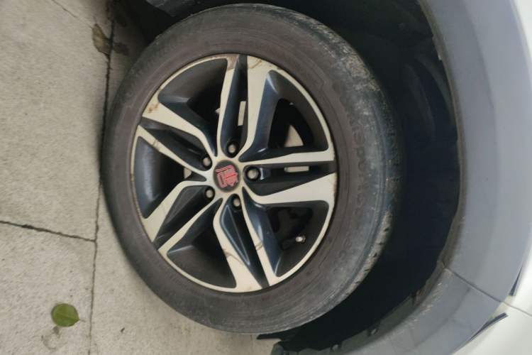 Used BYD Tang New Energy 2015 2.0T Four-Wheel-Drive Flagship Model Right Front Wheel Hub