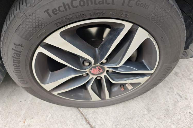 Used BYD Tang New Energy 2015 2.0T Four-Wheel-Drive Flagship Model Right Front Wheel Hub